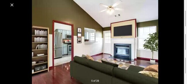 Living and kitchen - 3344 Waggoner Trl Unit Rooms In A Castle