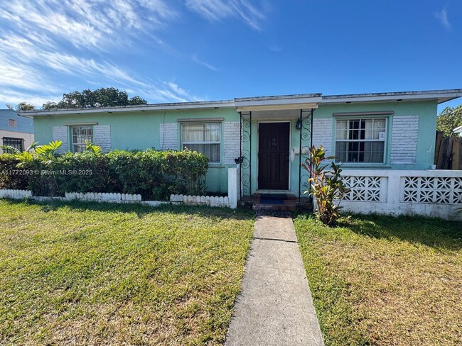Building Photo - 1290 NE 143rd St Rental