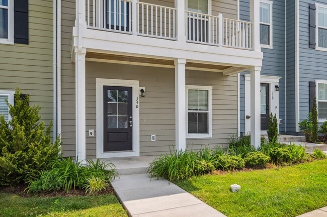 Photo - 3 bed/ 3 1/2 bath. Dog Friendly.