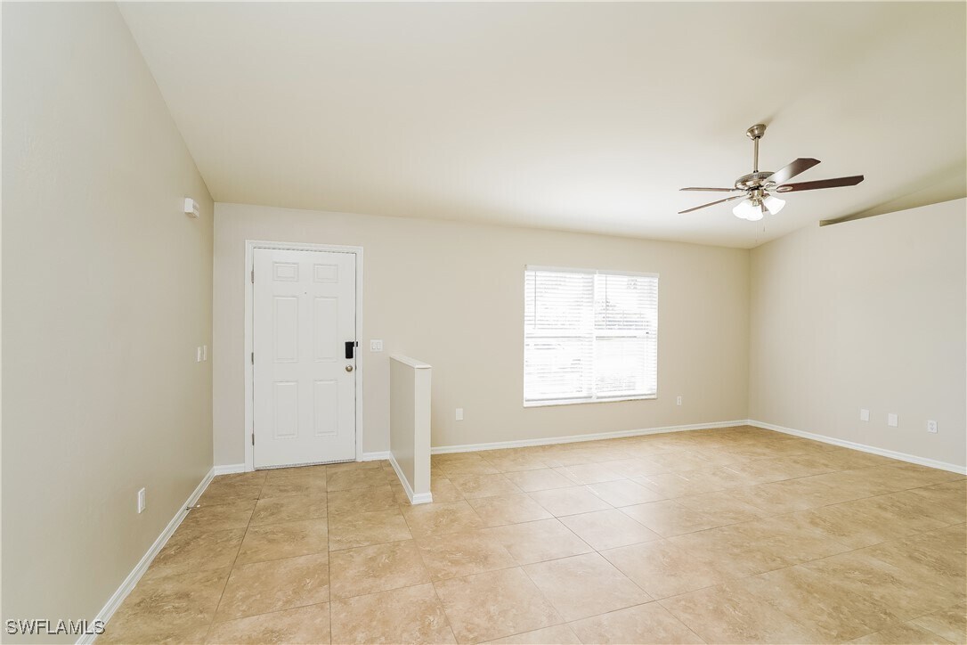 Photo - 820 SW 11th Ct House