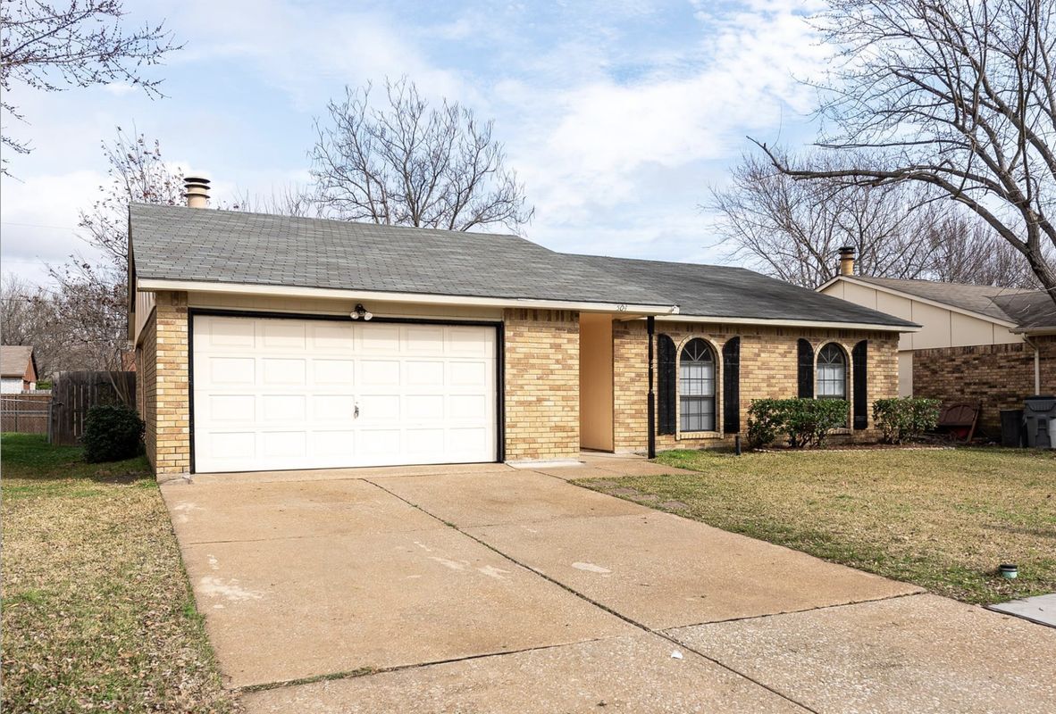 Photo - 504 Woodcrest Way