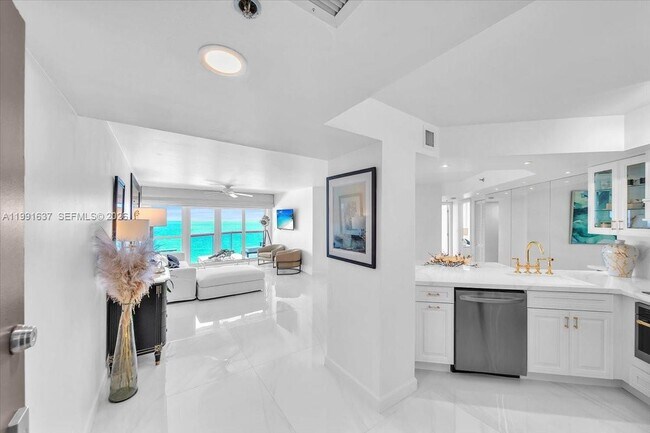 Photo - 6767 Collins Ave Unidad 1110