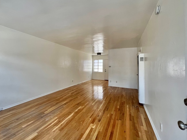 Sala de estar - 1342 Yale St Unidad B