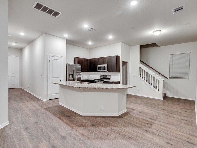 Photo - 405 Magnolia Ln