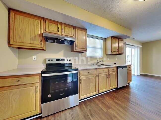 Photo - 18 Robin Way