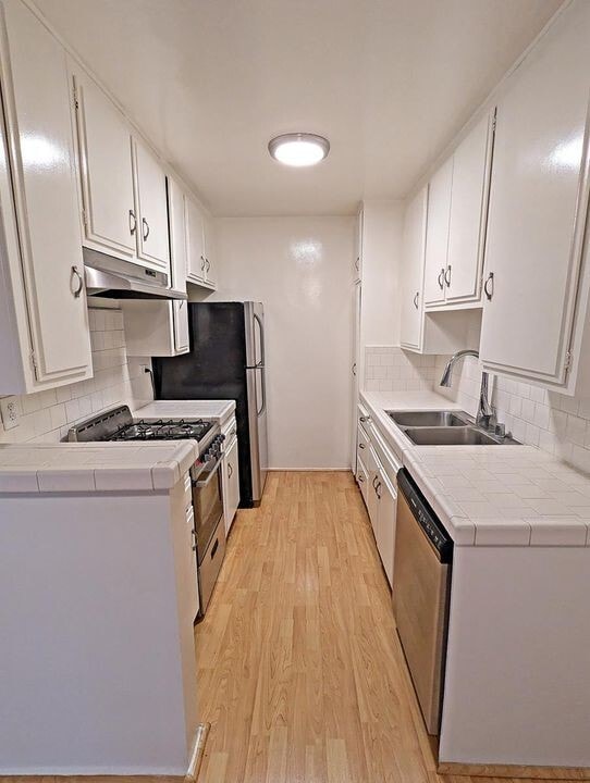 Photo - 10776 Rose Ave Unit 4