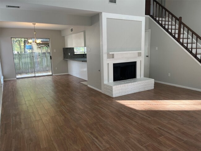 Photo - 65 Yewleaf Rd