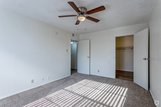 2BR, 1BA - 900 SF - Bedroom
