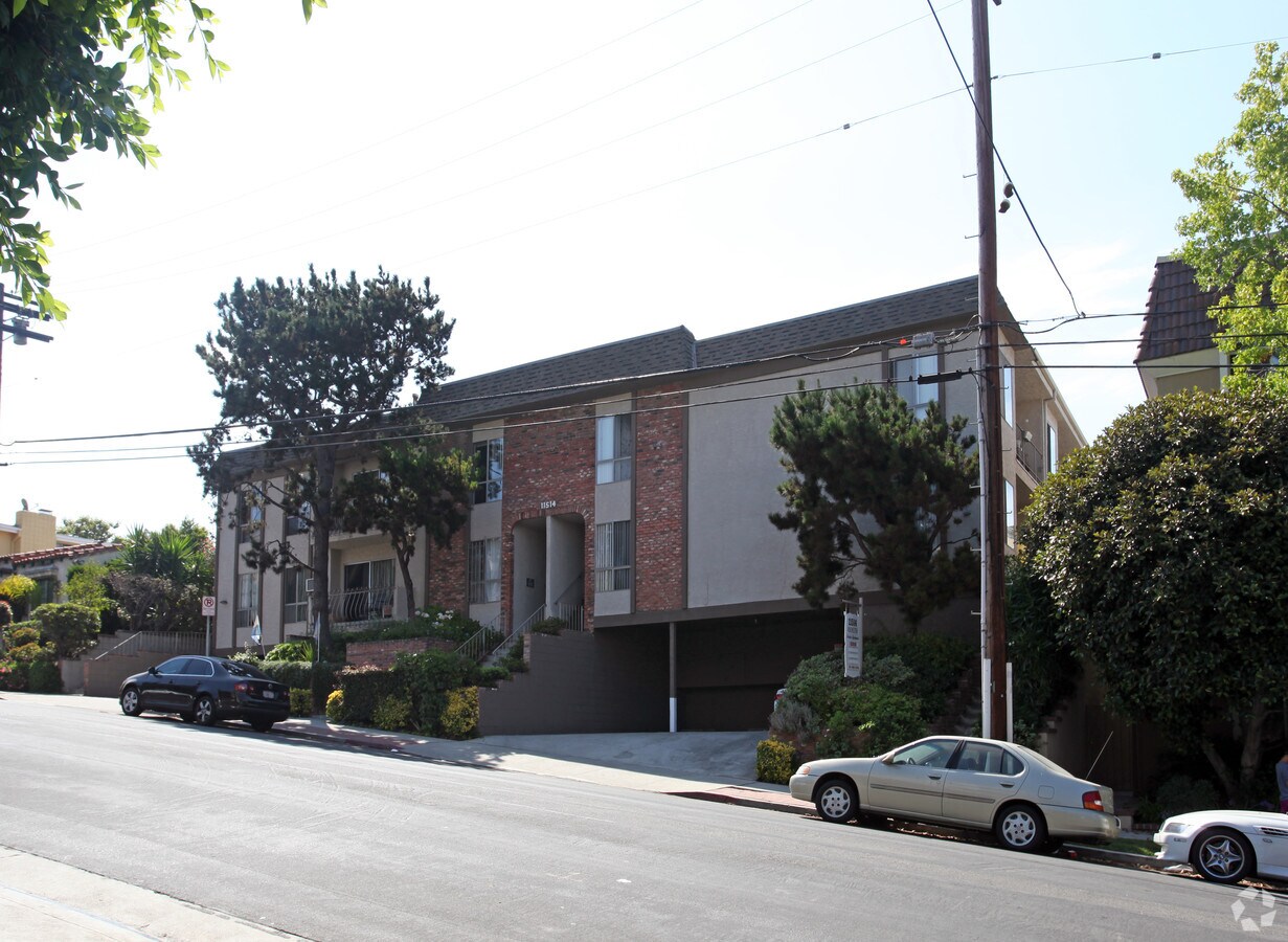 Primary Photo - 11514 Rochester Ave Apartments