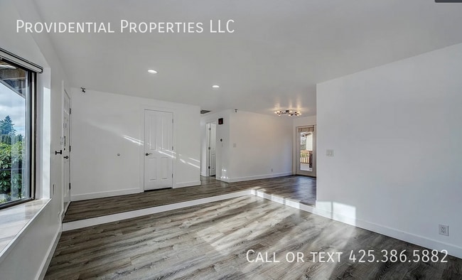 Photo - 10932 NE 60th St