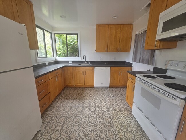 Photo - 616 Miramontes St