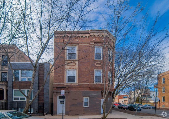 Building Photo - 1358 N Artesian Ave Unit 2F Rental