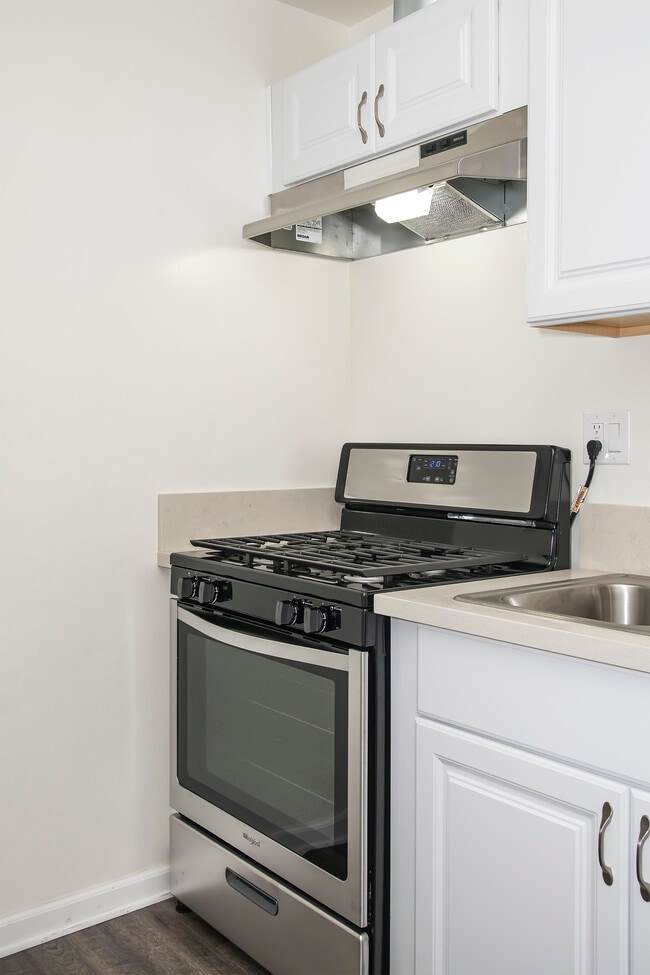 Photo - 833 W Foothill Blvd