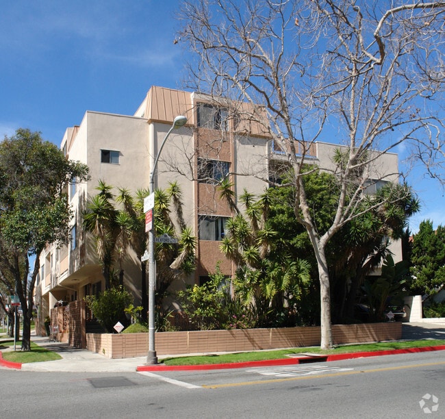 463 Rexford Drive Apartments