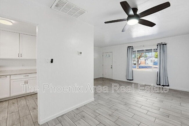 Photo - 2245 E Flower St