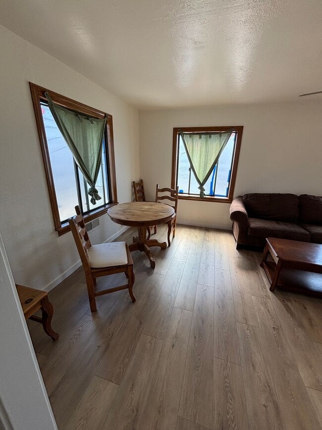 Photo - Furnished  Spacious 1 Bedroom / 1 Bath Upp...