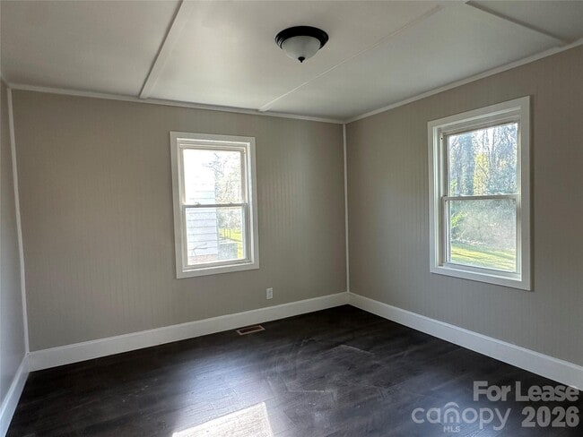 Photo - 331 W Bingham St