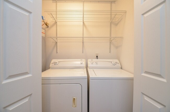 Building Photo - 8153 Lenore St