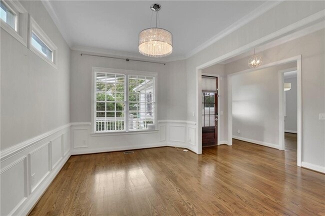 Photo - 3245 Lynwood Dr NE