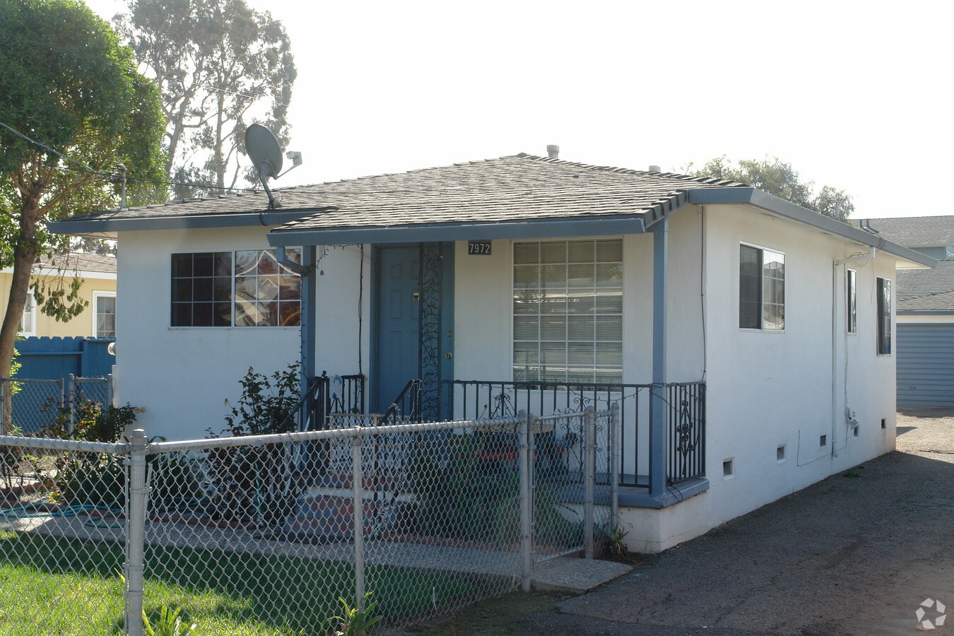 Photo - 7968-7972 Thornton Ave Apartamentos