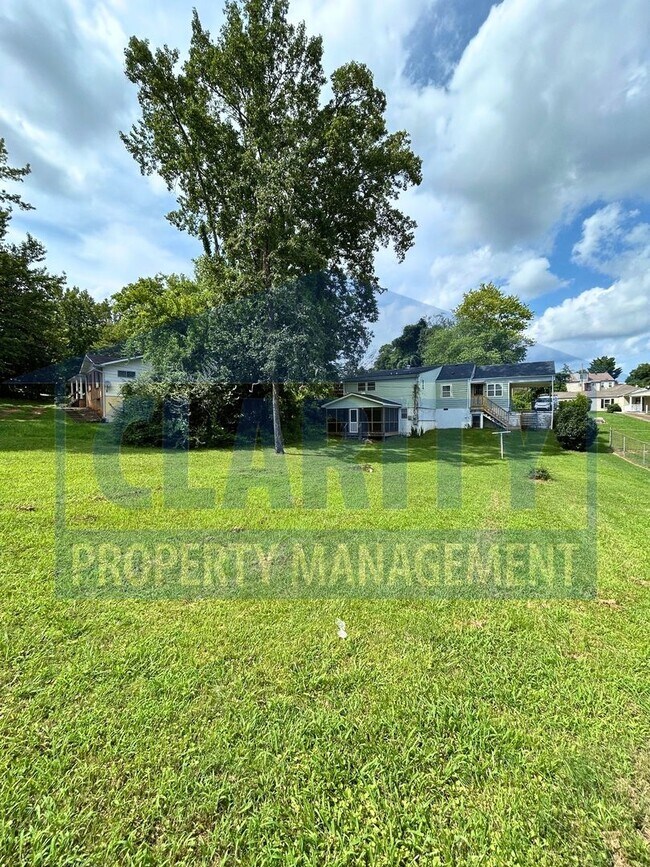 Photo - 3002 St Paul St