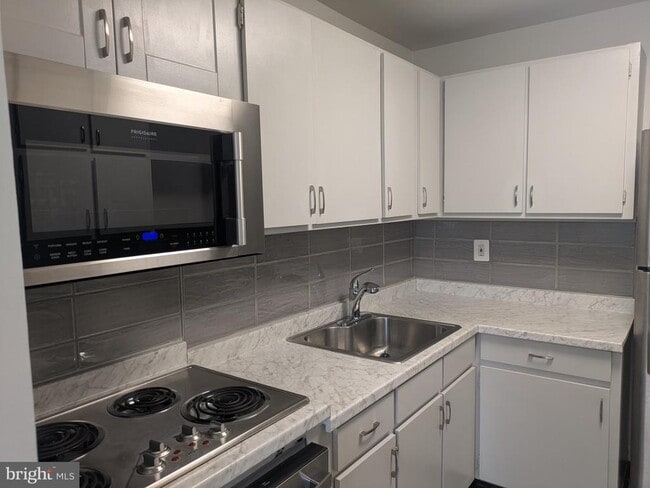100 W Glenolden Ave