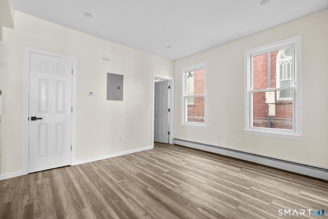 81 Hungerford St