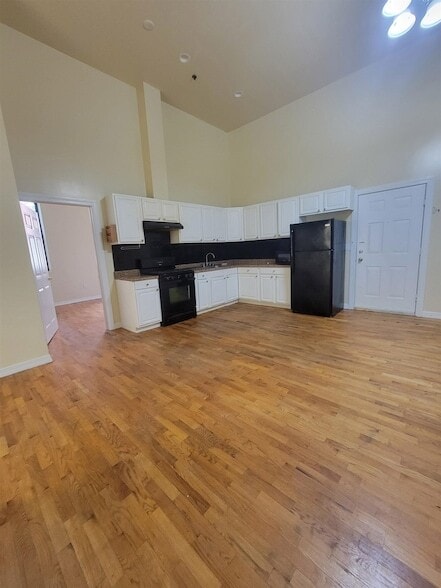 Photo - 409 W 53rd St