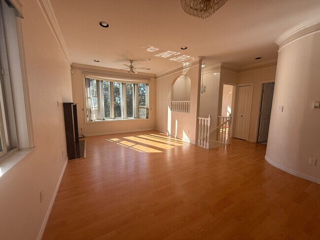 Photo - 4138 Inverness St Unit Upper