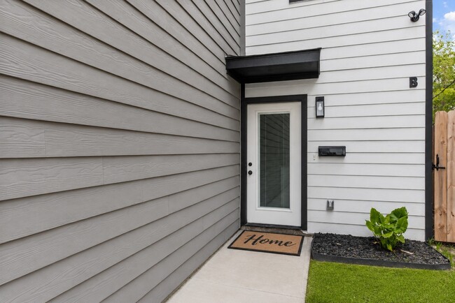 Photo - 8161 Tate St Unidad B
