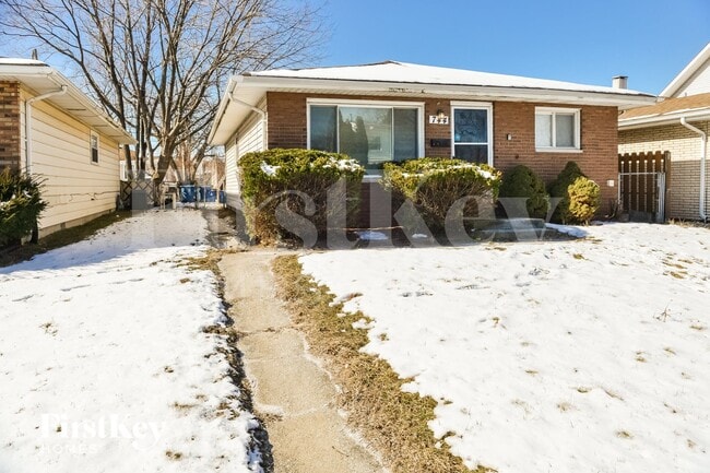 Photo - 744 Newell Ave