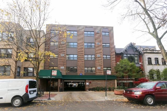 Photo - 558 W Arlington Pl Unidad 403 Rental