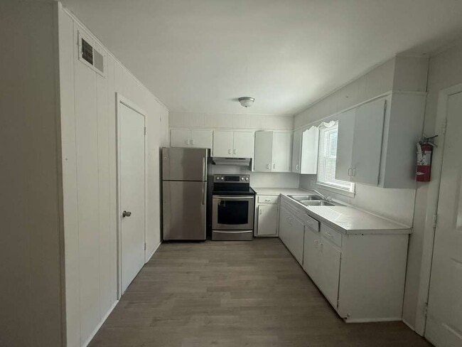 Photo - 618 Eastview Ct
