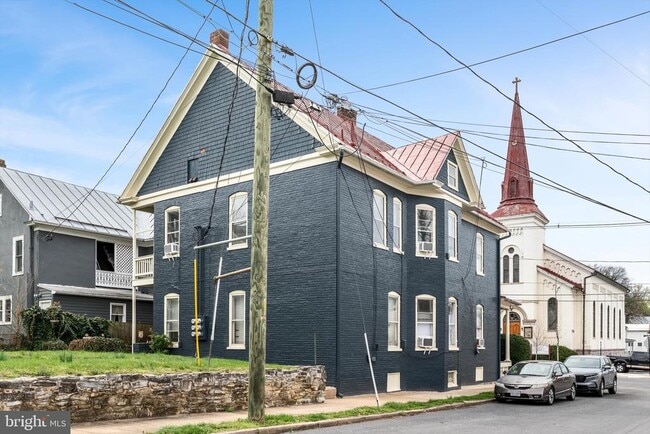 Photo - 402 S Loudoun St