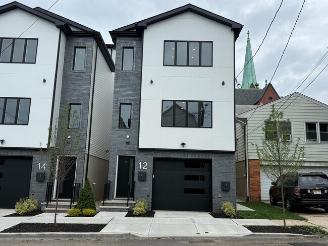 Building Photo - 12 Terhune Ave Unit 2