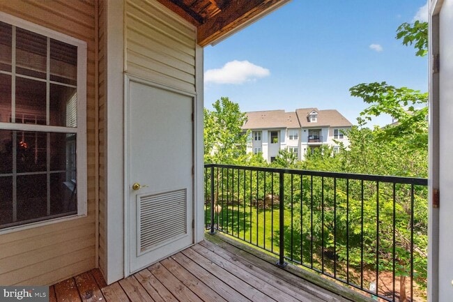 Photo - 21228 McFadden Square Unidad 314