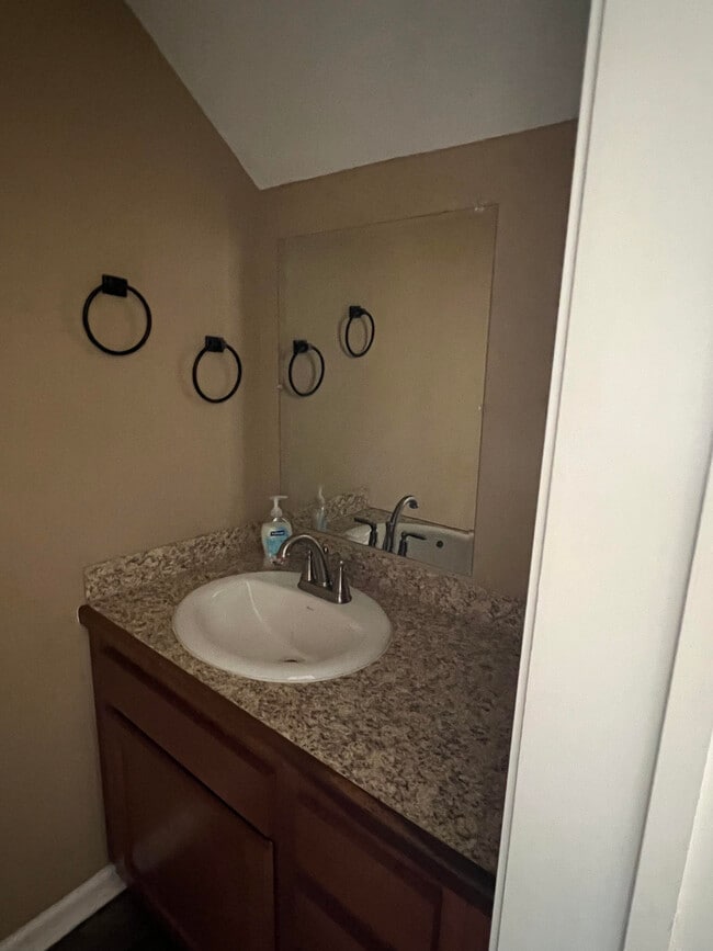 Photo - 935 Tallow Rd