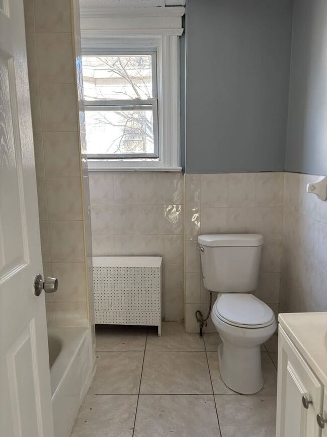 Photo - 22 Chelsea Ave Unit 2