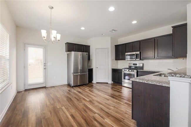 Photo - 109 Kleberg Ct