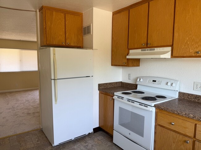 Kitchen - 6119 Montecito Blvd Unit 11
