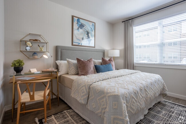 1 BR, 1 BA - 830 SF