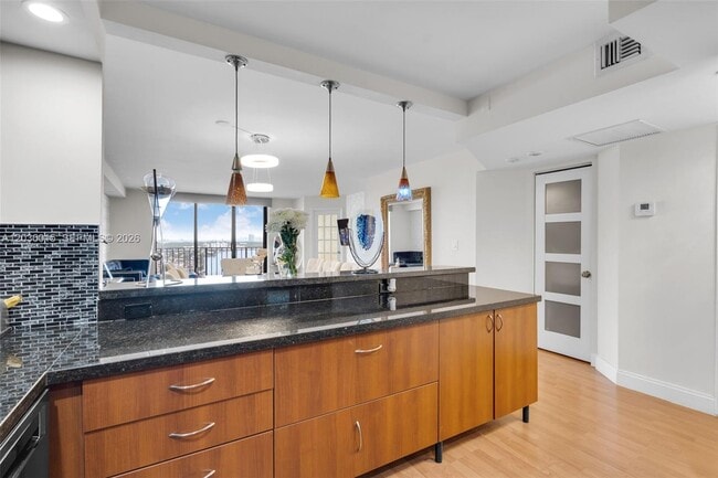 Photo - 18151 NE 31st Ct Unidad PH205