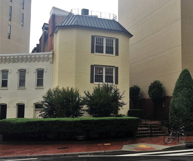 Photo - 900 24th St NW