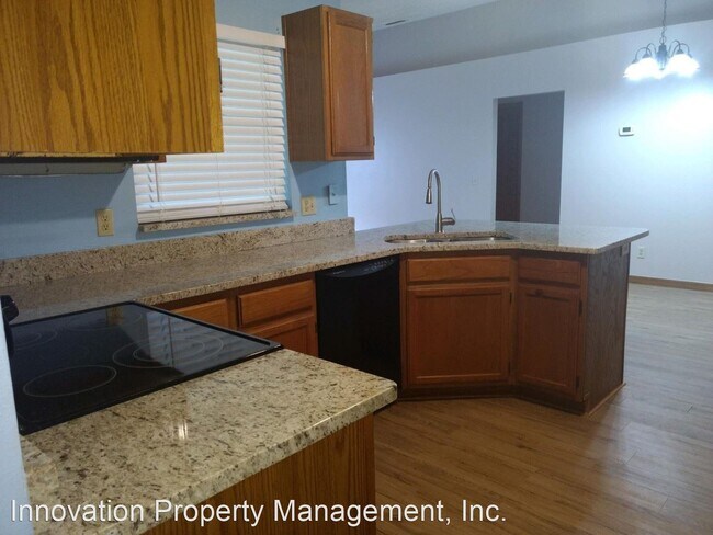 Photo - 3 br, 2 bath House - 1098 W Seagate Dr