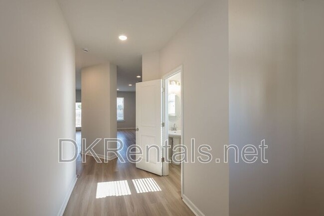 Photo - 2928 Cottage Ln