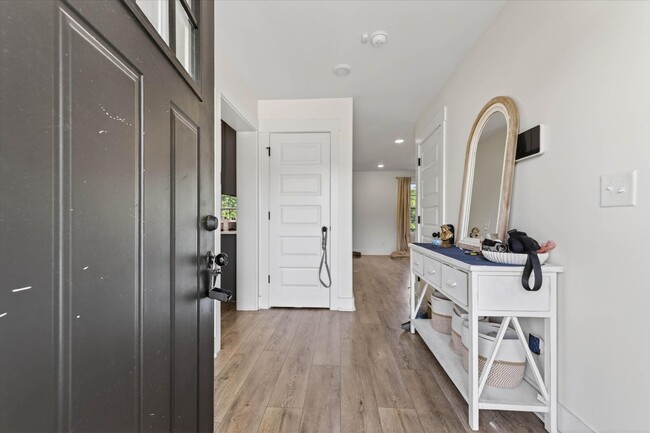 Photo - 3 Bedroom Pet Friendly Home For Rent!