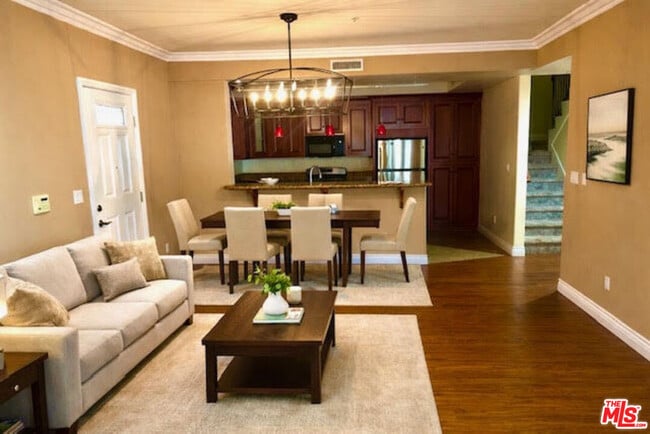 Building Photo - 1101 East Ave