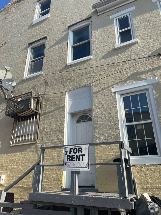 Building Photo - 128 Walnut St Unit 2 Rental