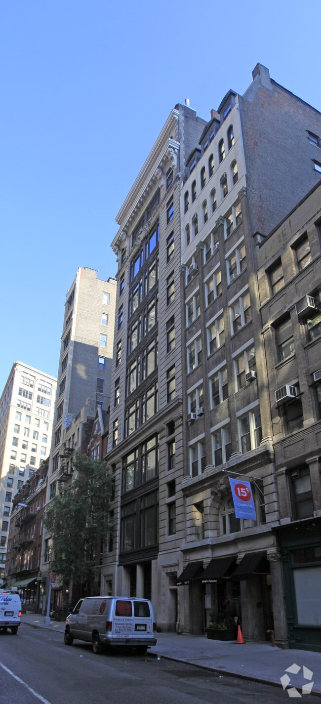 Photo - 25 E 21st St