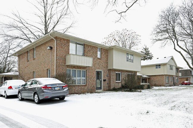 Primary Photo - 4445-4455 W Sylvania Ave Apartments